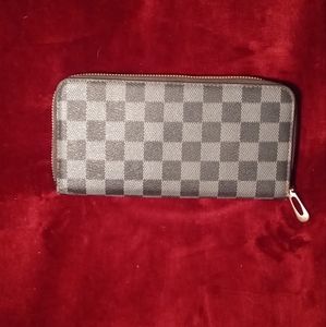 Black/Grey Checkered zip-up wallet